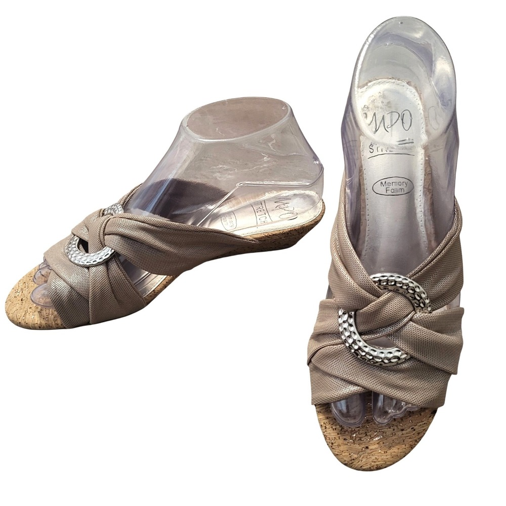 Impo Rexine Metallic Taupe Low Wedge Sandals Hammered Ring Memory Foam size 6.5